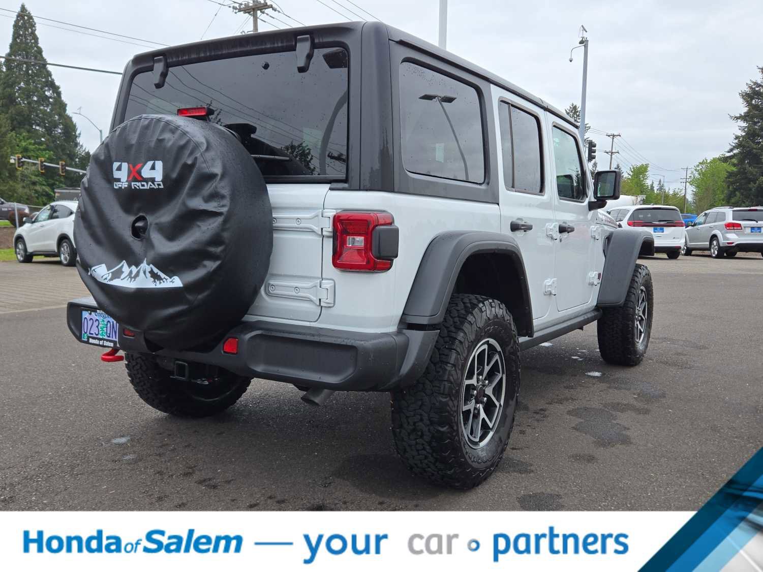 Used 2024 Jeep Wrangler Unlimited Rubicon w/ Technology Group AWD/4WD image 4