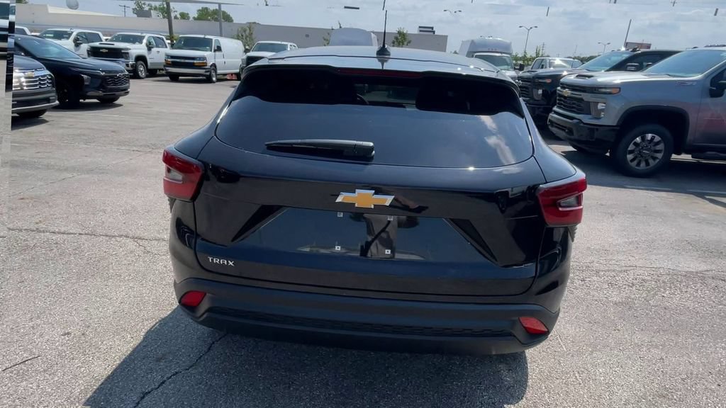 New 2026 Chevrolet Trax LS w/ LS Convenience Package FWD image 9