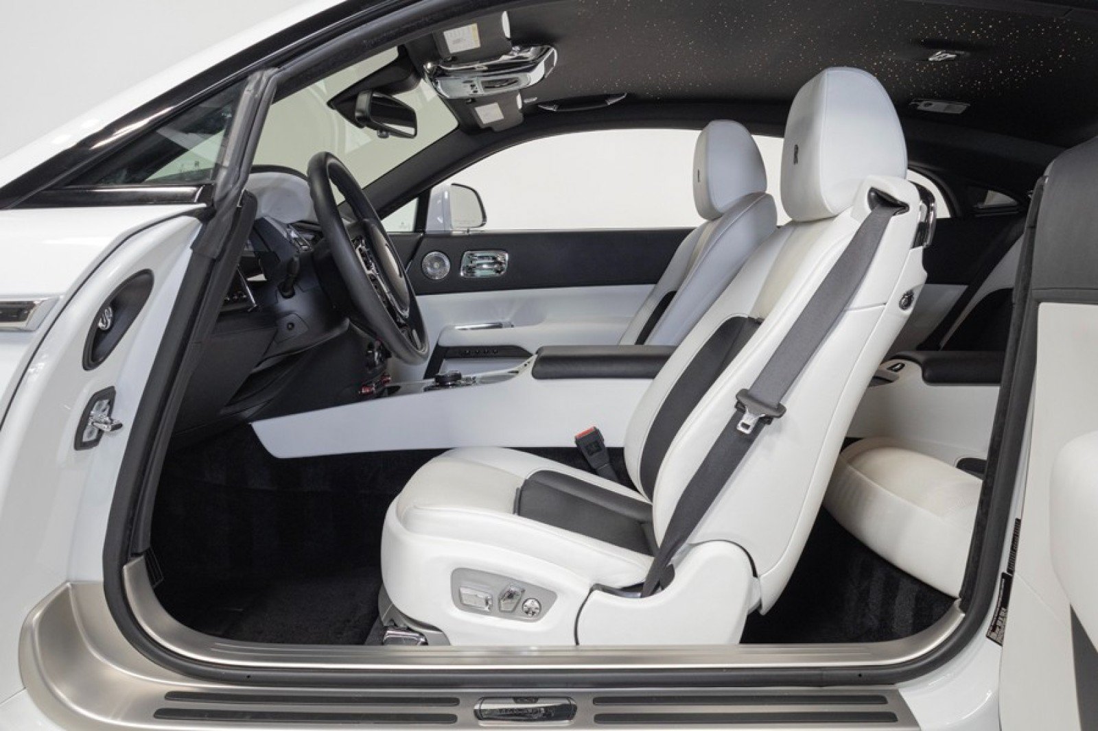 Used 2021 Rolls-Royce Wraith RWD image 21