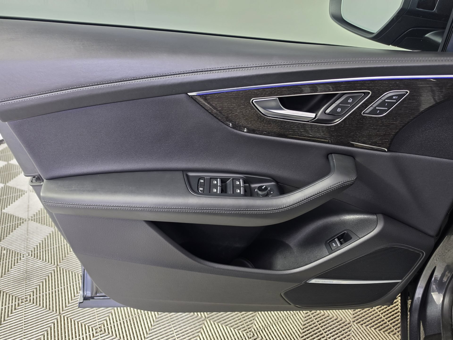Certified 2023 Audi Q8 Prestige AWD/4WD image 5