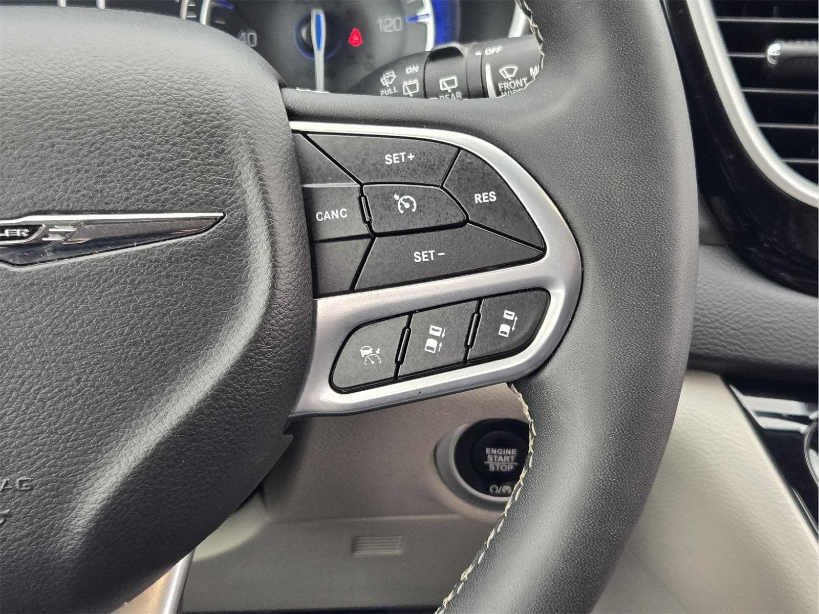 Used 2024 Chrysler Pacifica Touring-L FWD image 25