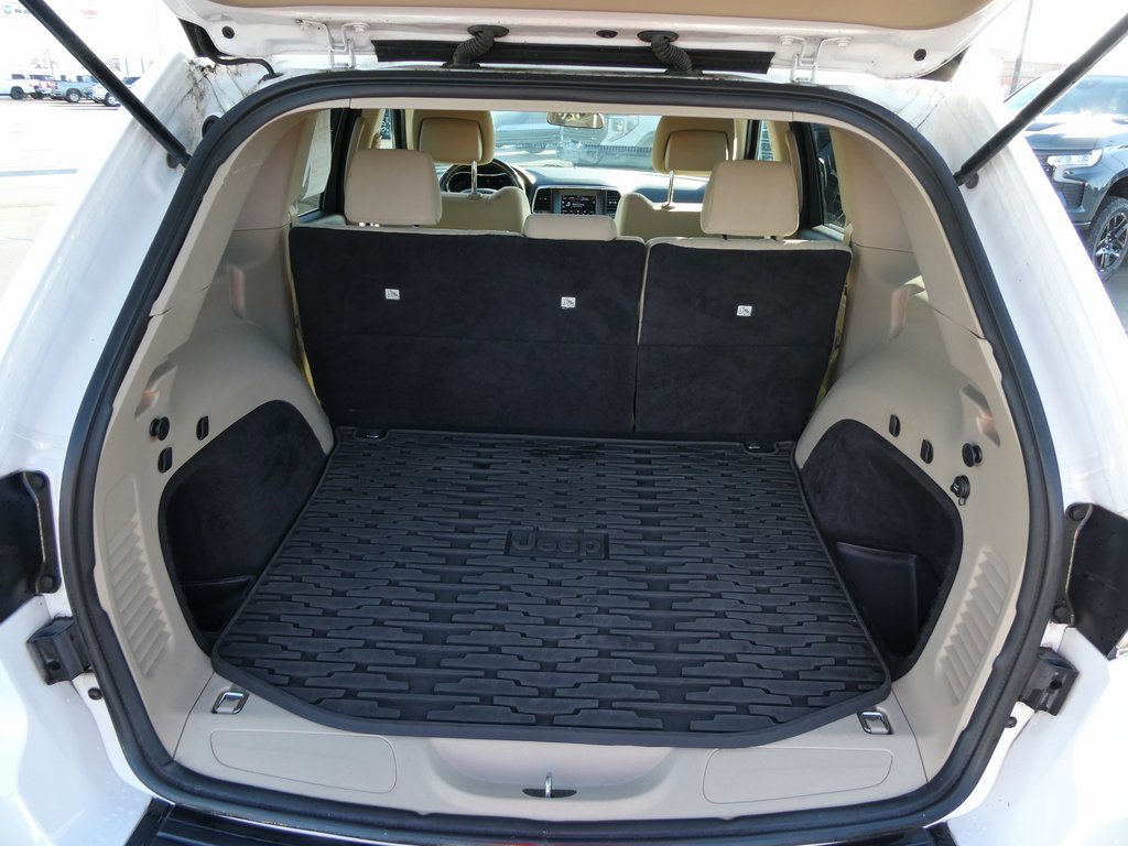 Used 2020 Jeep Grand Cherokee Laredo image 16