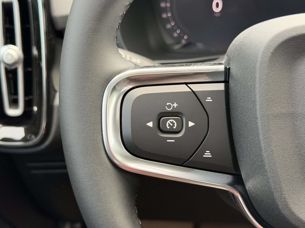 New 2026 Volvo XC40 B4 Core w/ Protection Package FWD image 8