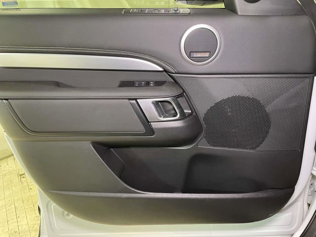 Used 2025 Land Rover Discovery Dynamic SE image 36