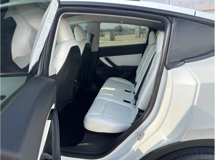 Used 2021 Tesla Model Y Long Range image 13