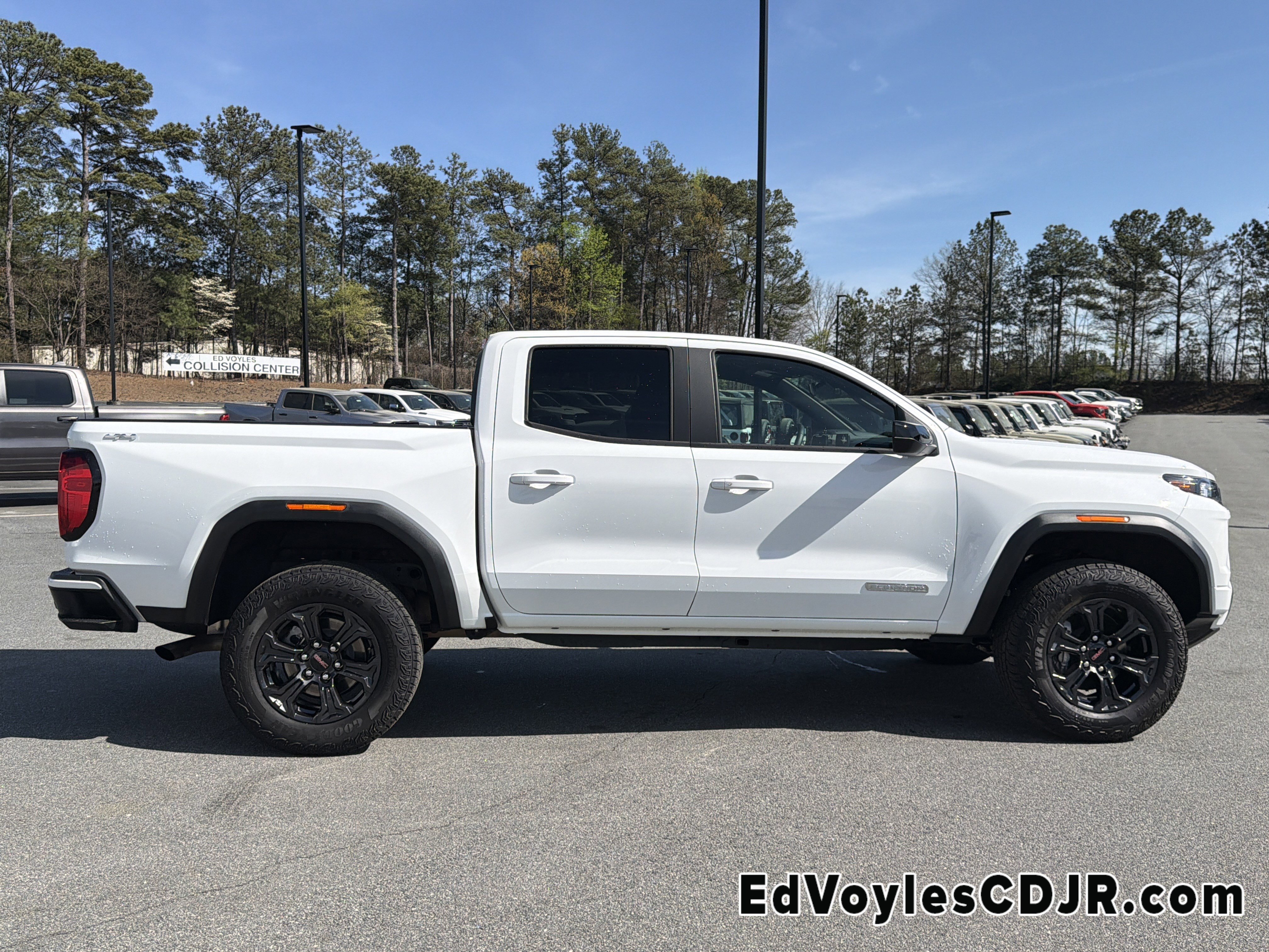 Used 2025 GMC Canyon Elevation image 9