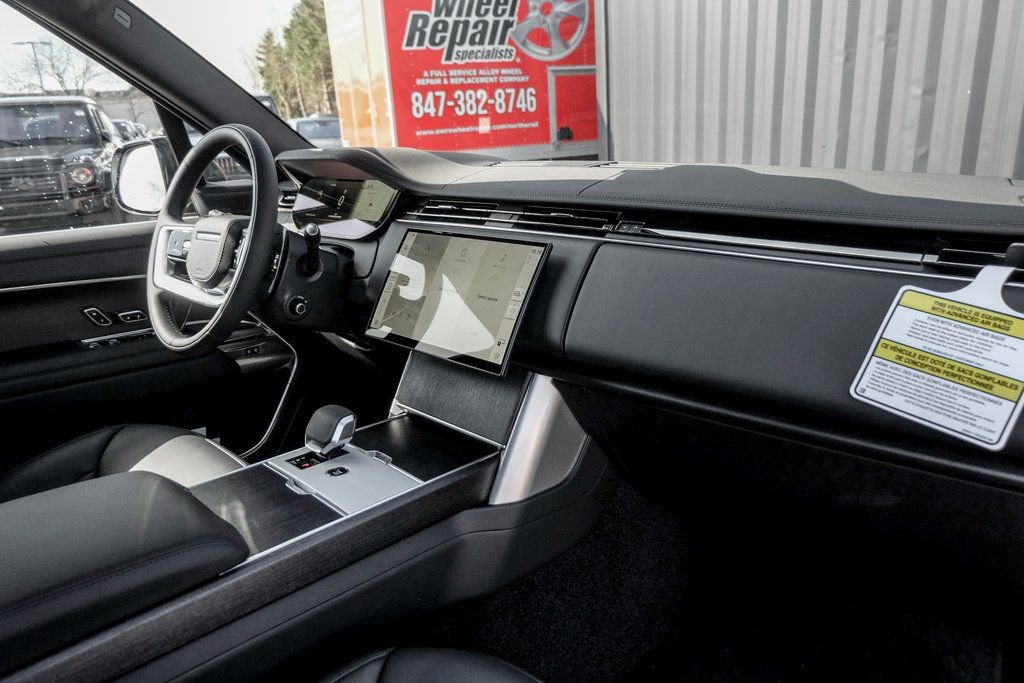 New 2025 Land Rover Range Rover SE image 22