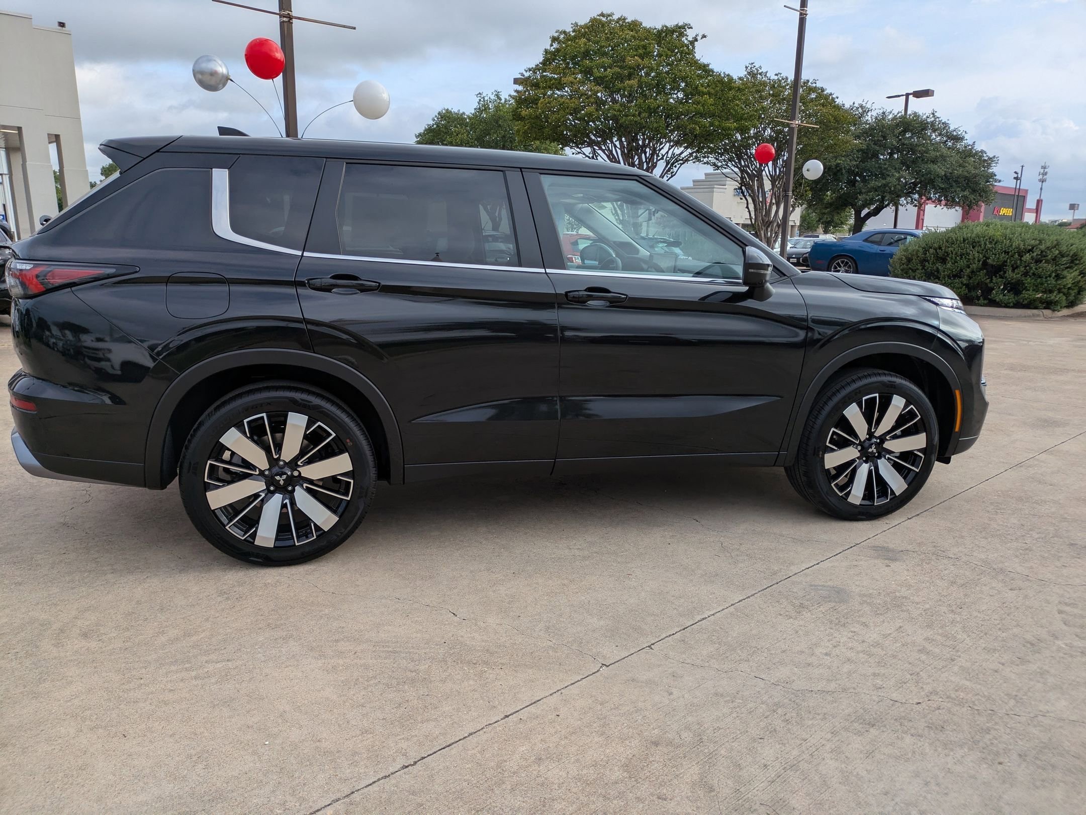 New 2025 Mitsubishi Outlander SE FWD image 6