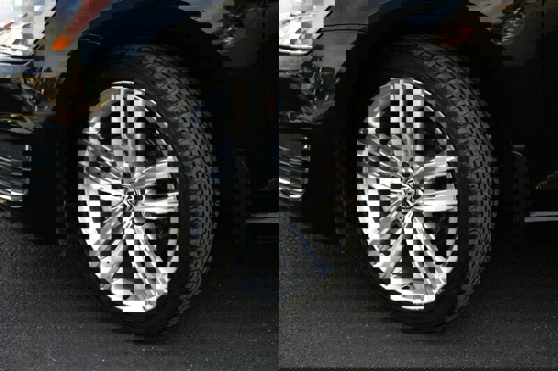 Used 2015 Volkswagen Golf SEL FWD image 3