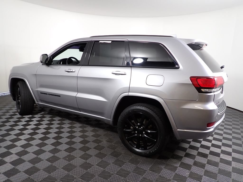 Used 2019 Jeep Grand Cherokee Altitude AWD/4WD image 11