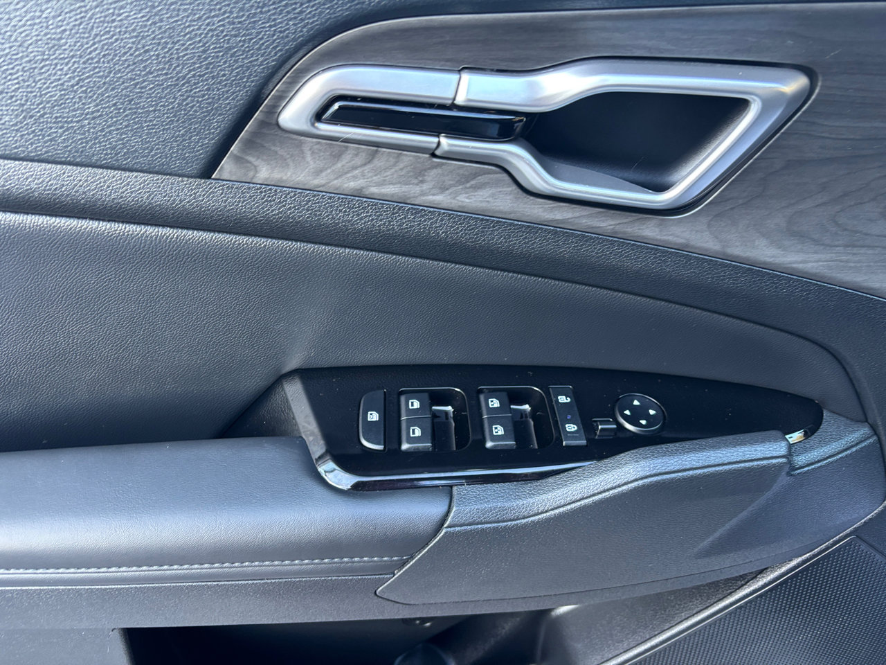 Used 2024 Kia Sportage X-Line w/ X-Line Premium Package image 8