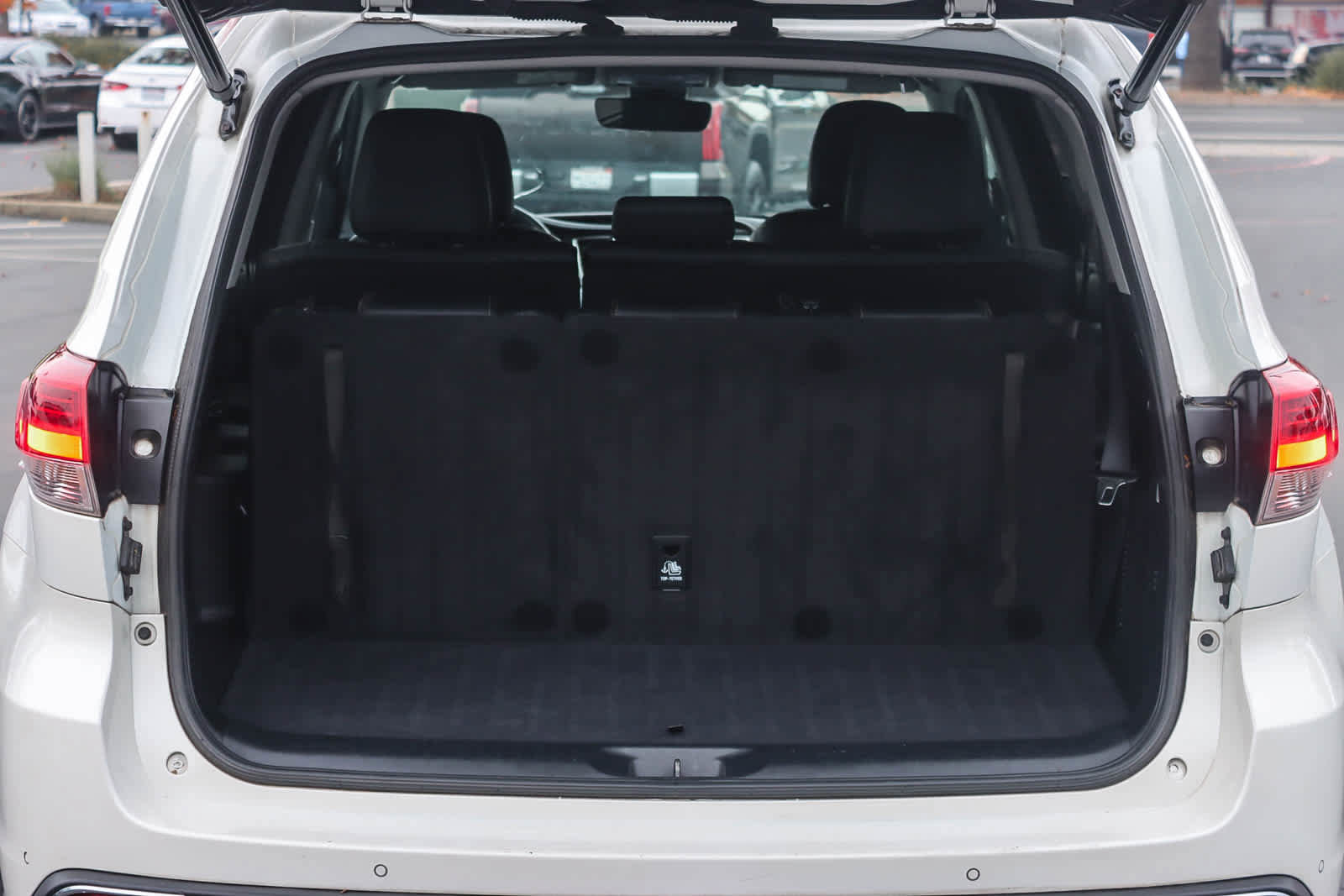 Used 2018 Toyota Highlander Limited image 26