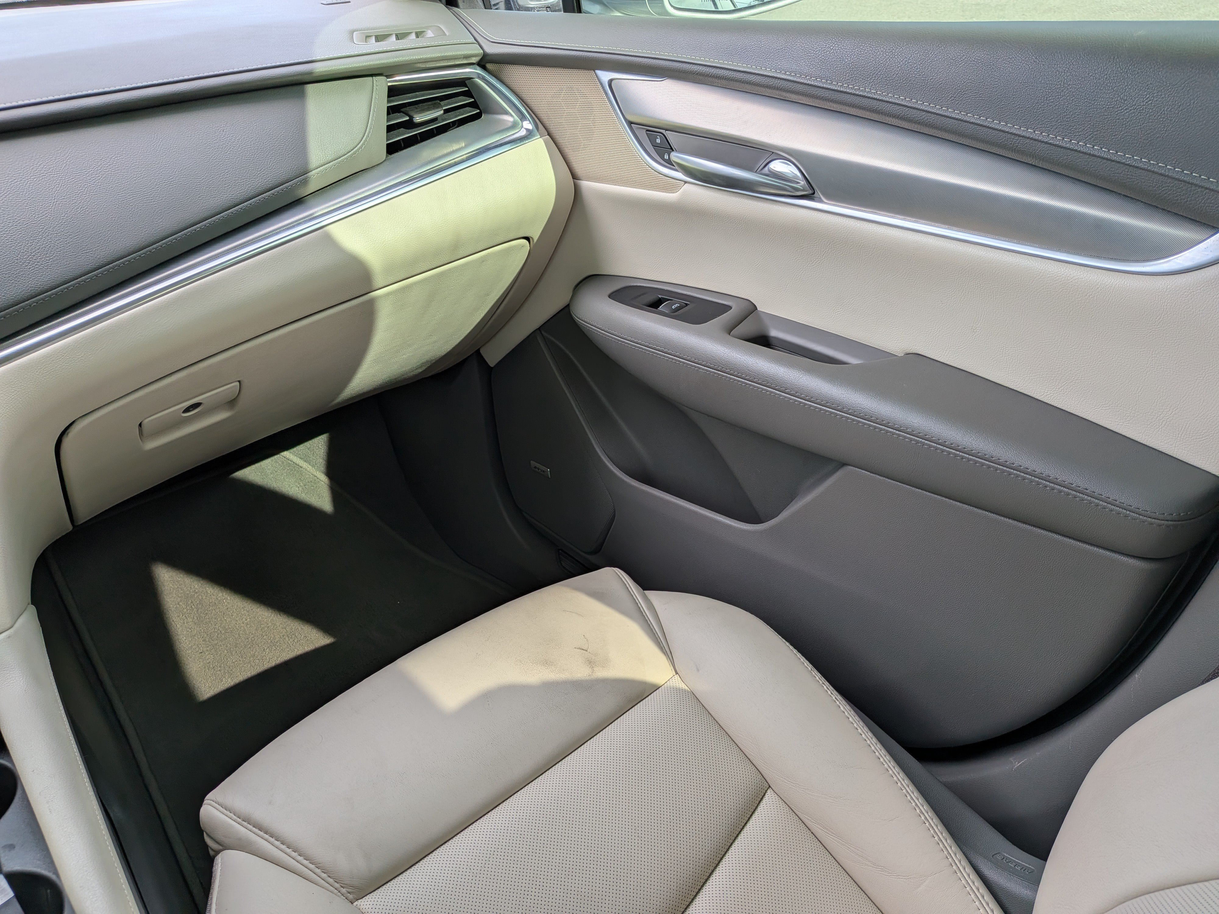 Certified 2018 Cadillac XT5 Luxury w/ Driver Awareness Package FWD image 15