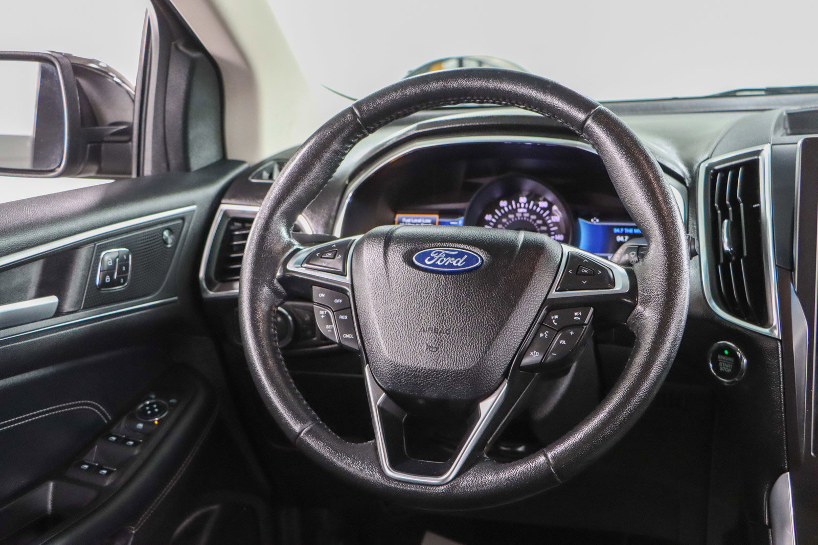 Used 2021 Ford Edge Titanium image 12