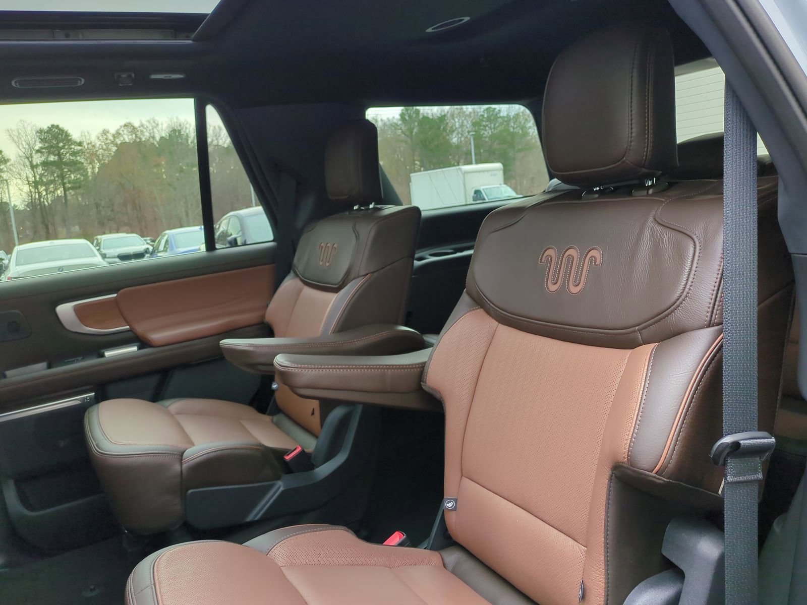 Used 2025 Ford Expedition King Ranch image 32