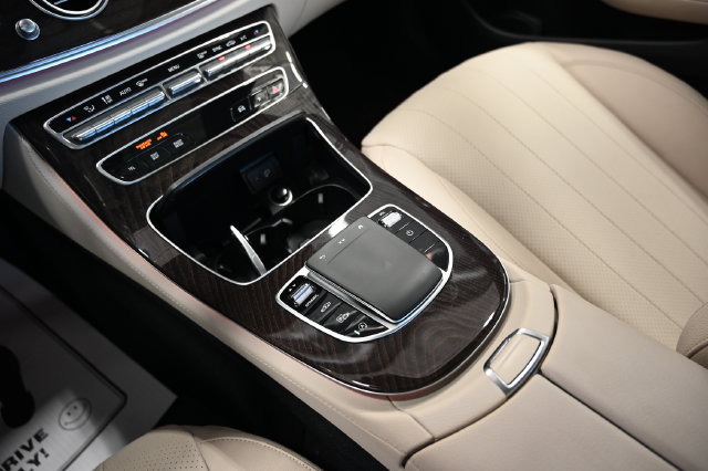 Used 2021 Mercedes-Benz E 350 4MATIC Sedan image 18