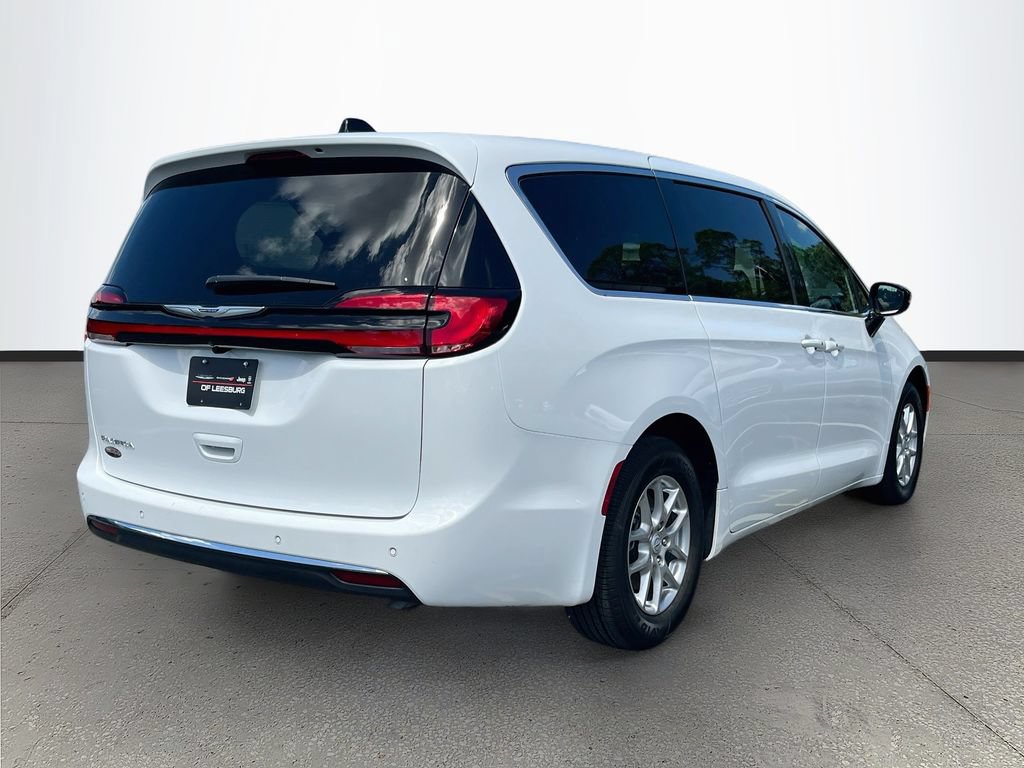 Used 2026 Chrysler Pacifica Select FWD image 7