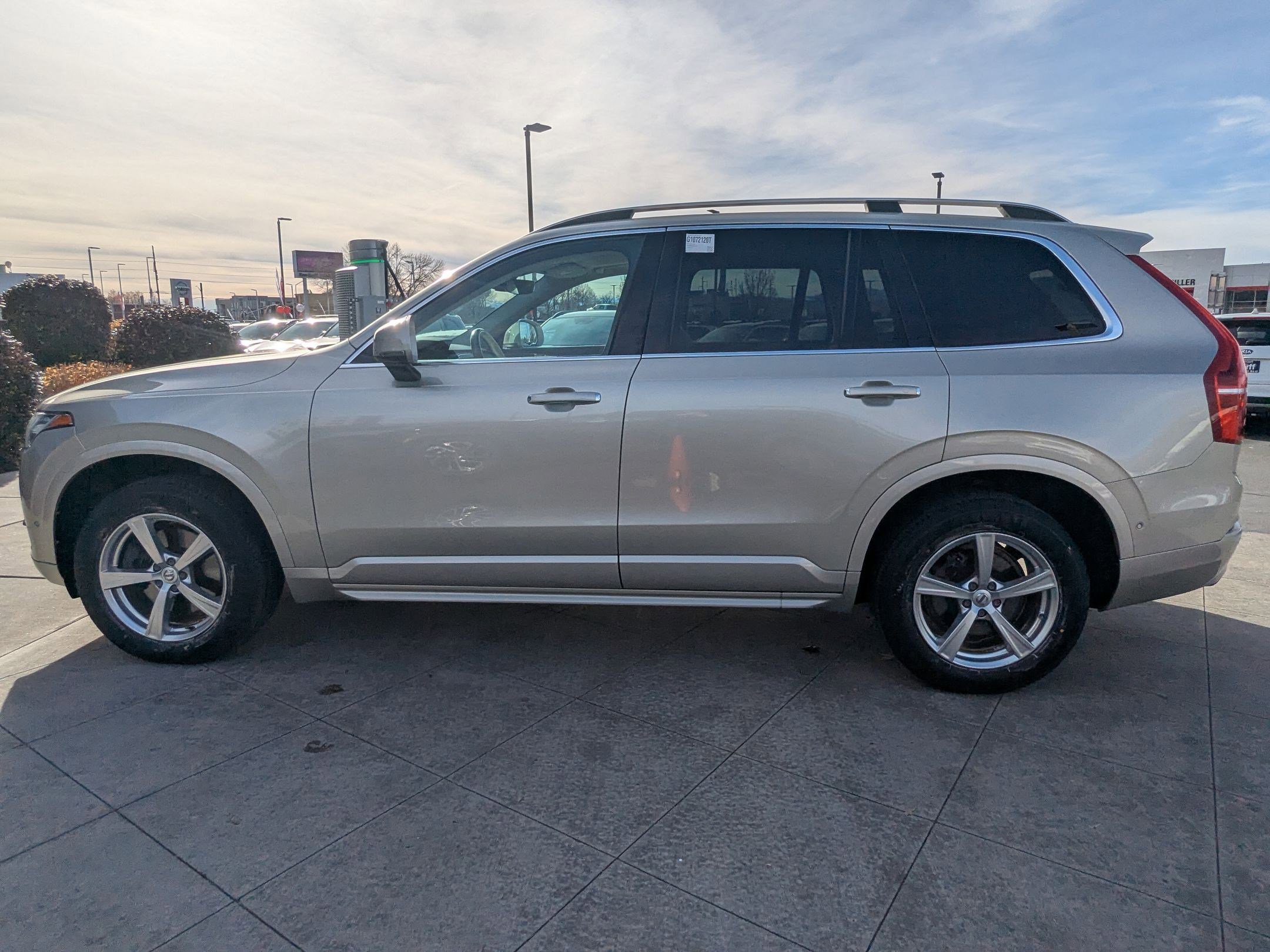 Used 2016 Volvo XC90 T5 Momentum image 8