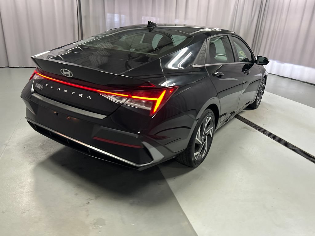 Used 2024 Hyundai Elantra SEL w/ Convenience Package FWD image 7