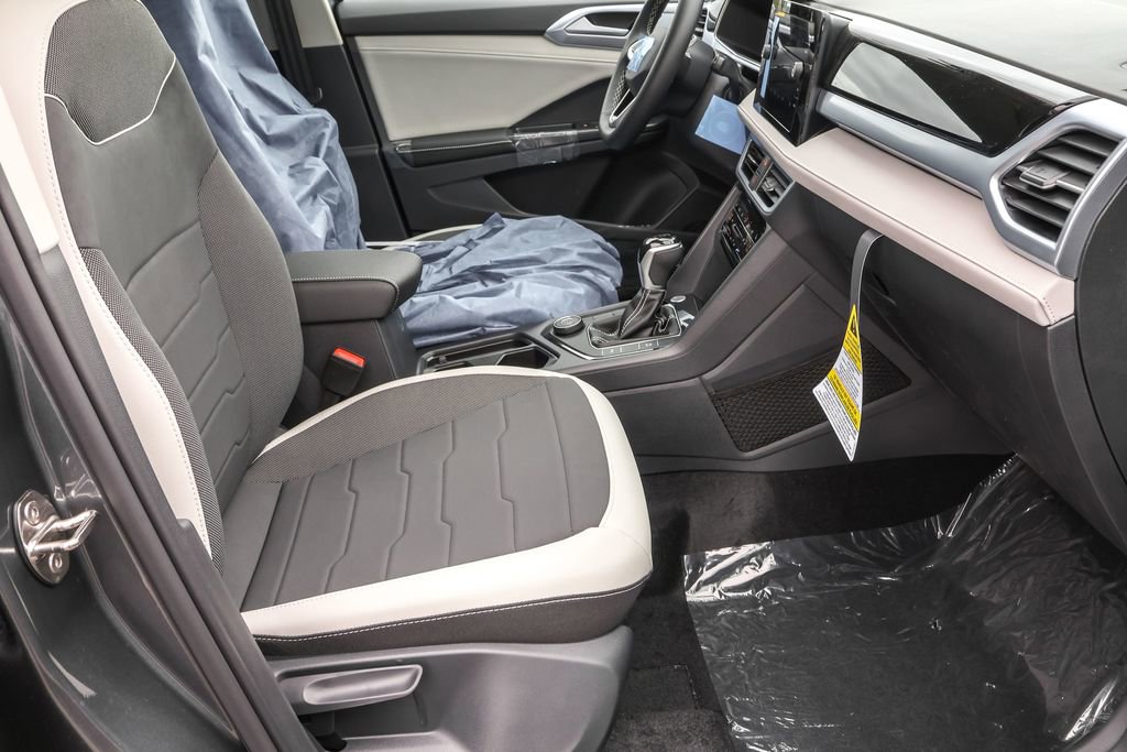 New 2025 Volkswagen Taos SE image 41