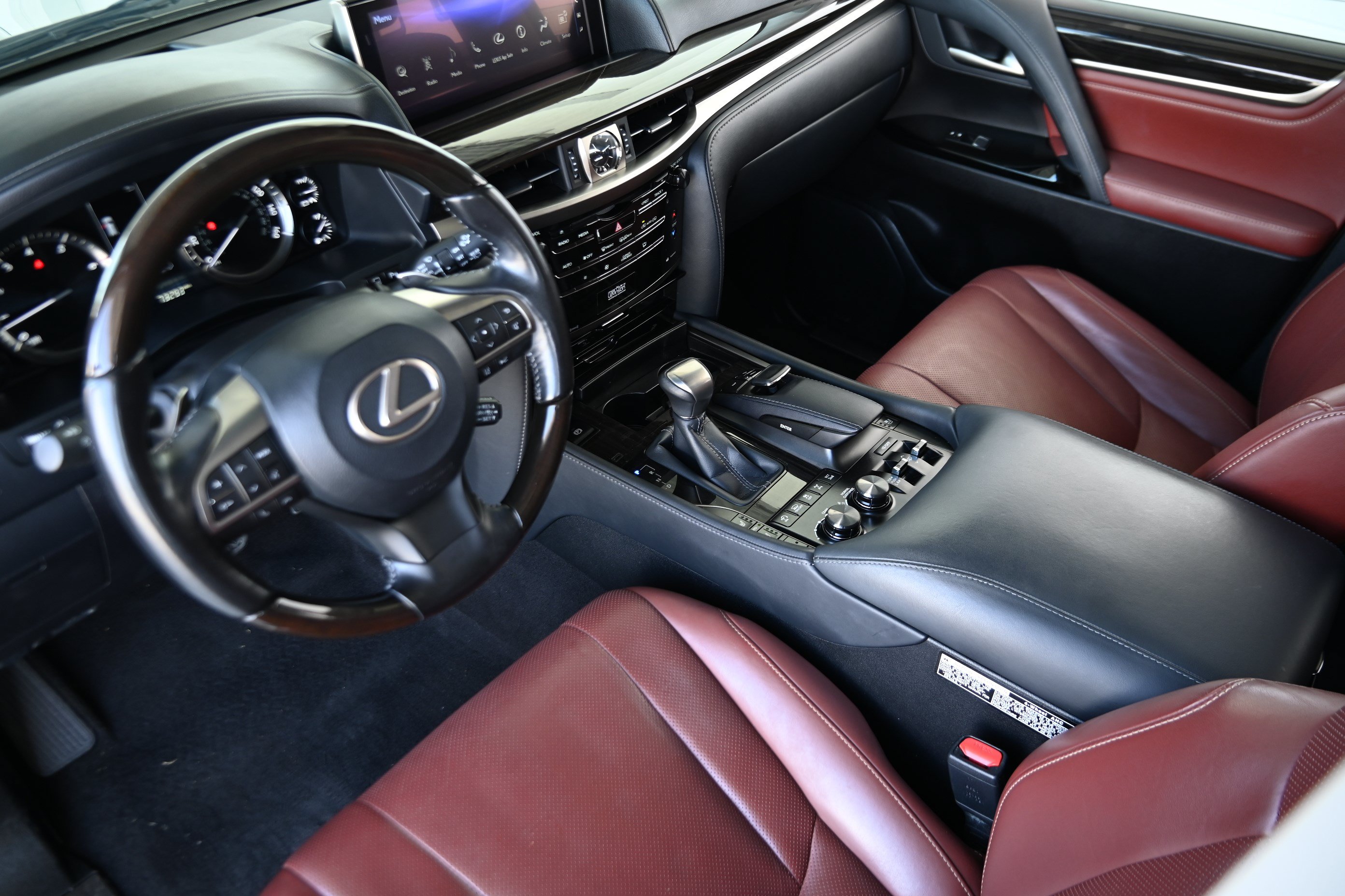 Used 2021 Lexus LX 570 4WD w/ Luxury Package image 14