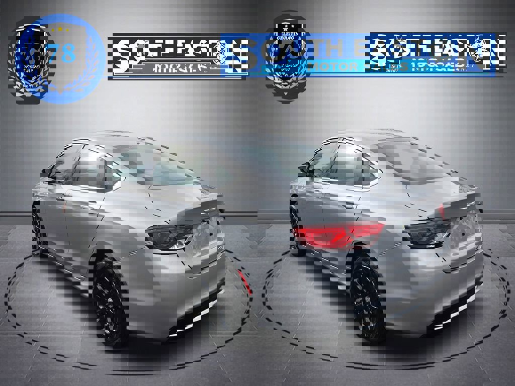 Used 2015 Chrysler 200 Limited w/ Convenience Group image 5