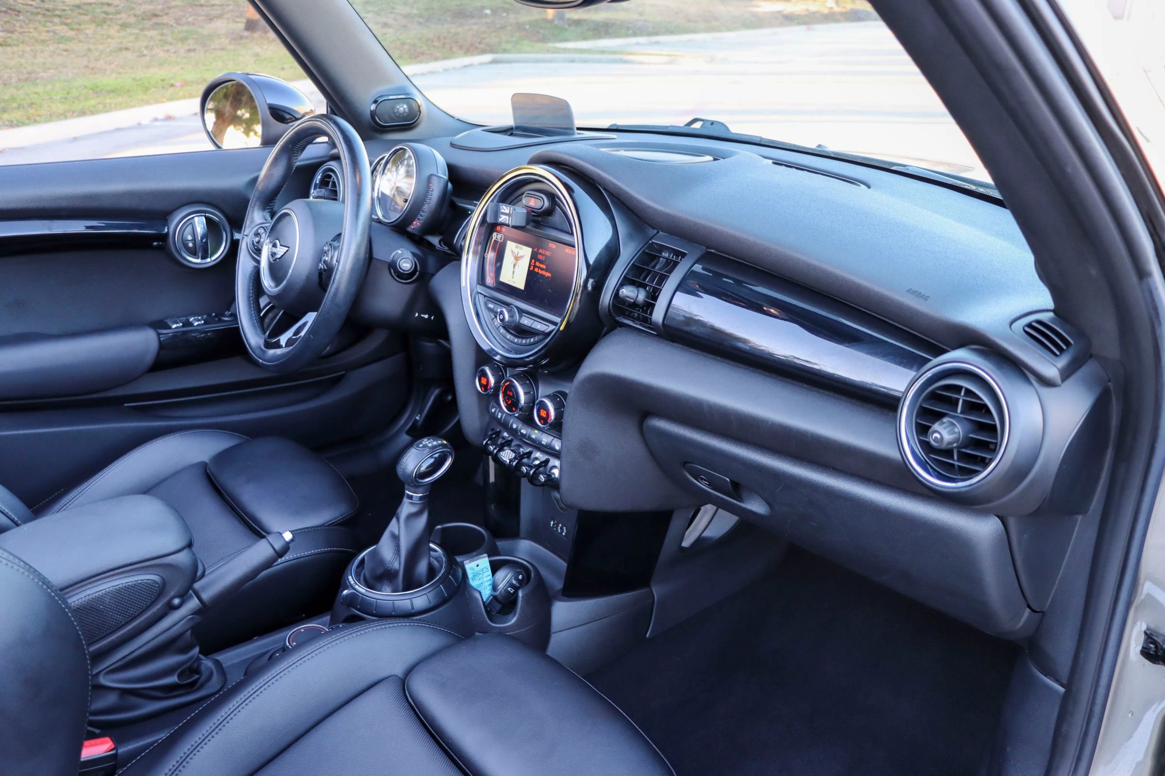 Used 2017 MINI Cooper S image 29