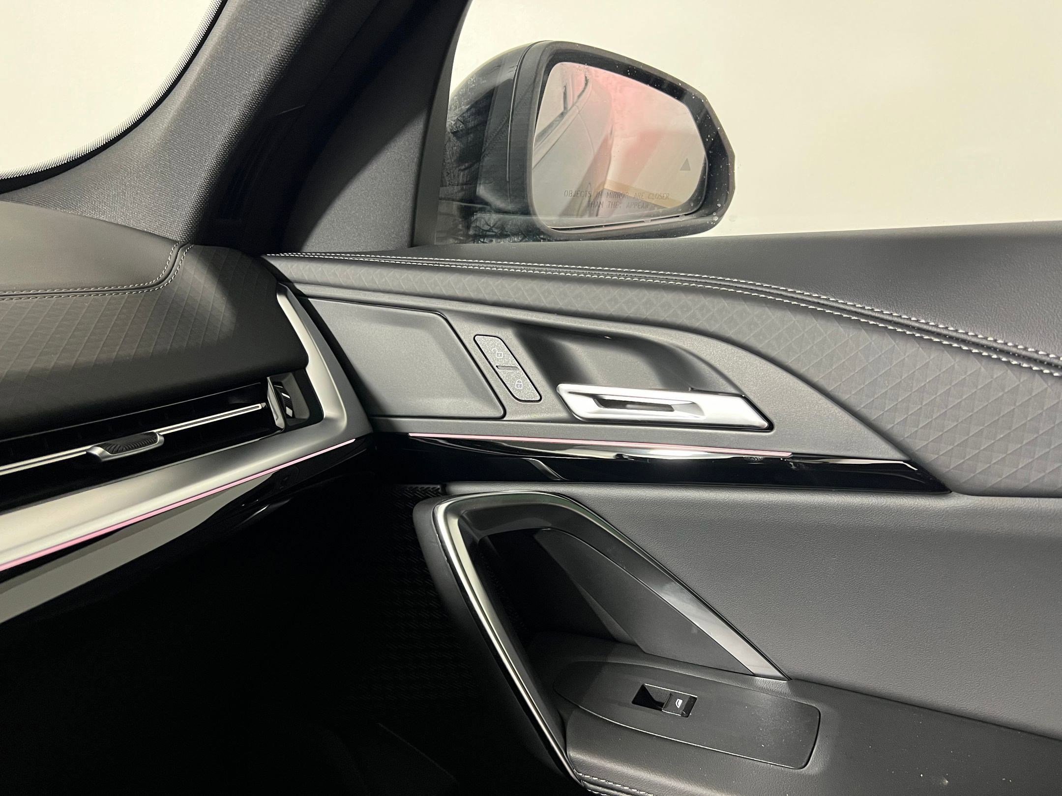 Used 2025 BMW X2 xDrive28i w/ Convenience Package image 29