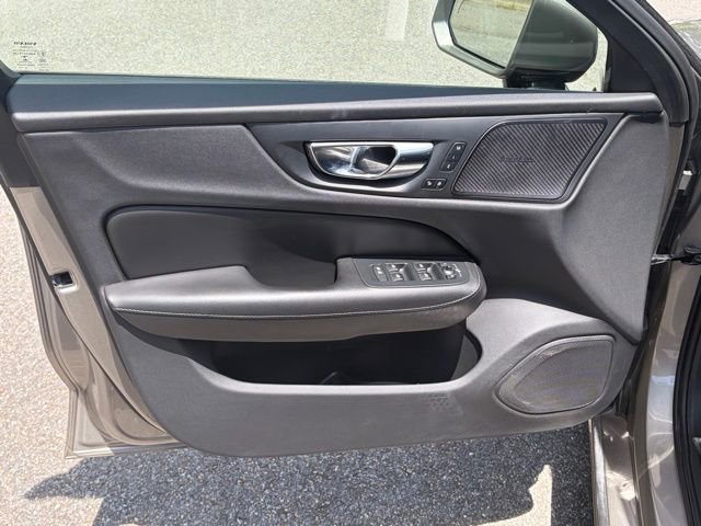 Used 2019 Volvo S60 T6 Momentum w/ Multimedia Package AWD/4WD image 17