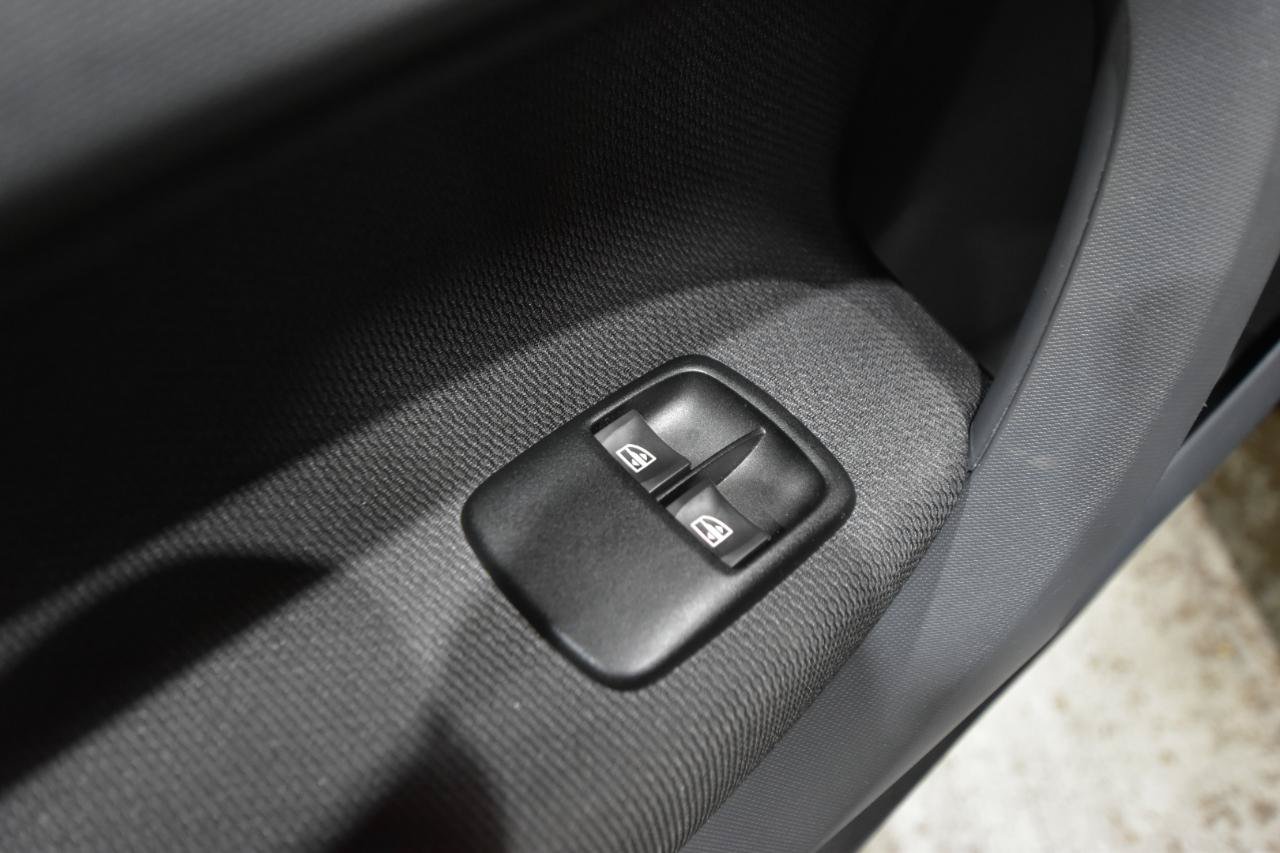 Used 2016 smart fortwo pure RWD image 15