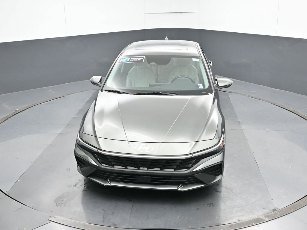 Used 2025 Hyundai Elantra Limited FWD image 45