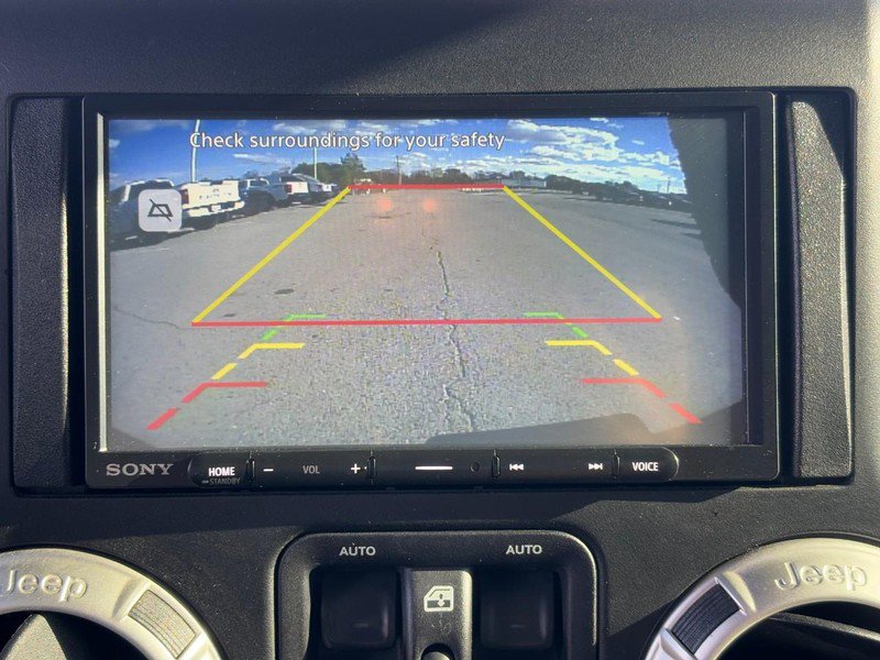 Used 2017 Jeep Wrangler Unlimited Rubicon w/ Connectivity Group image 16