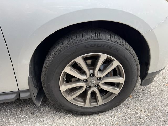 Used 2015 Nissan Pathfinder SV FWD image 11