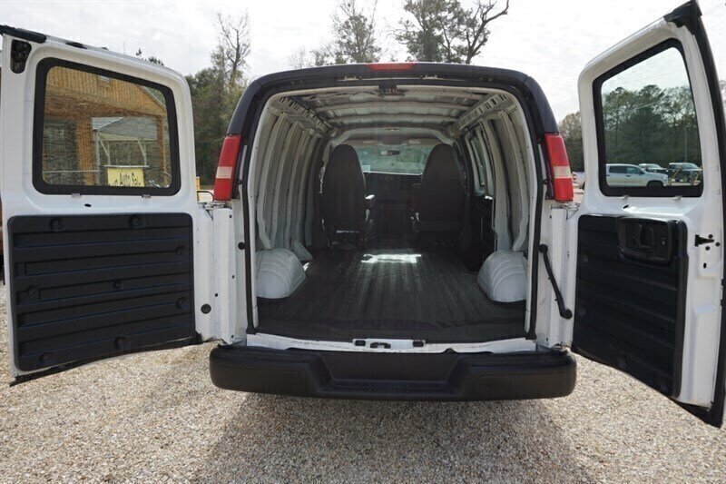 Used 2010 Chevrolet Express 1500 RWD image 20