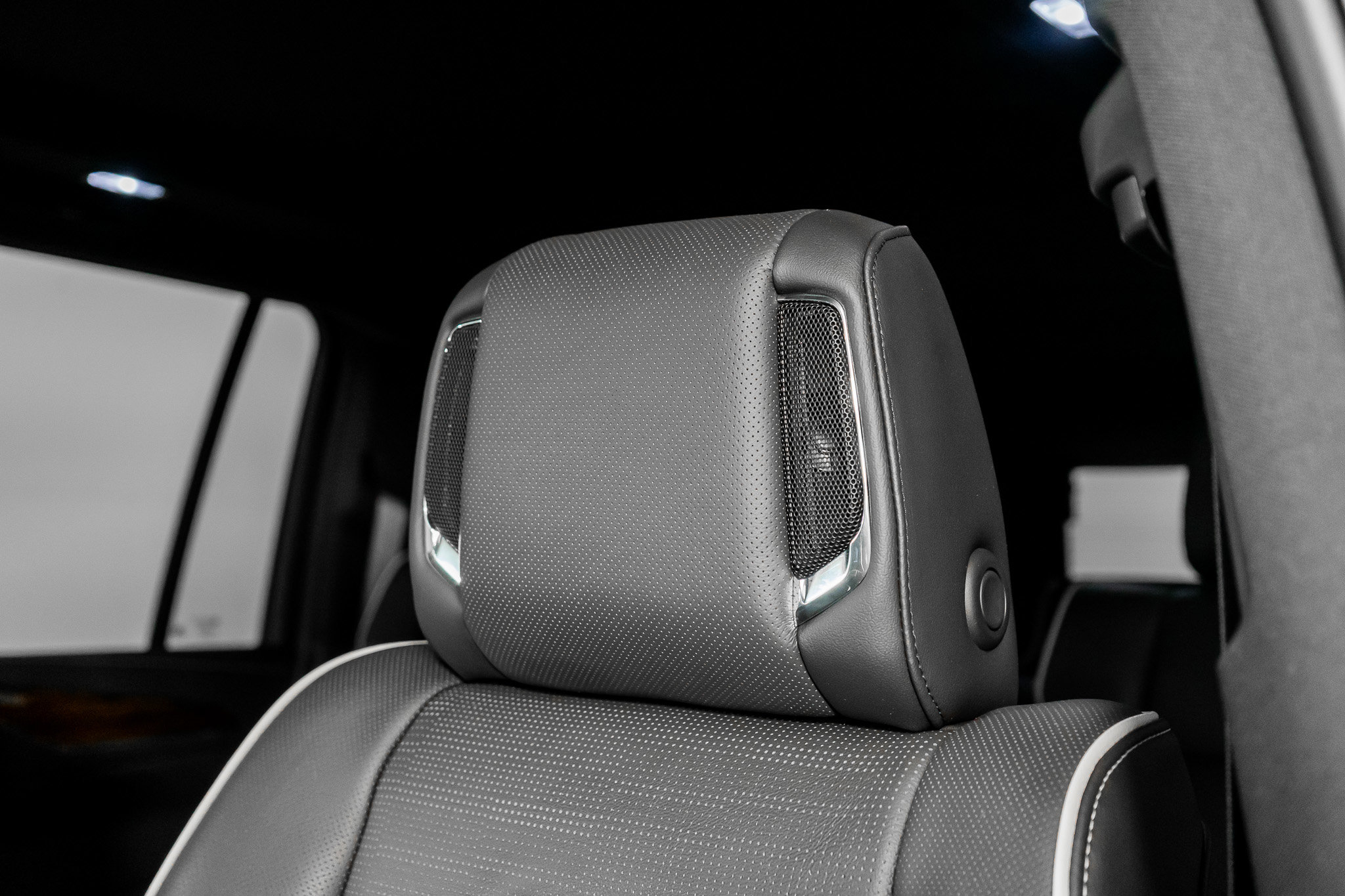 Used 2024 Cadillac Escalade ESV Premium Luxury image 28