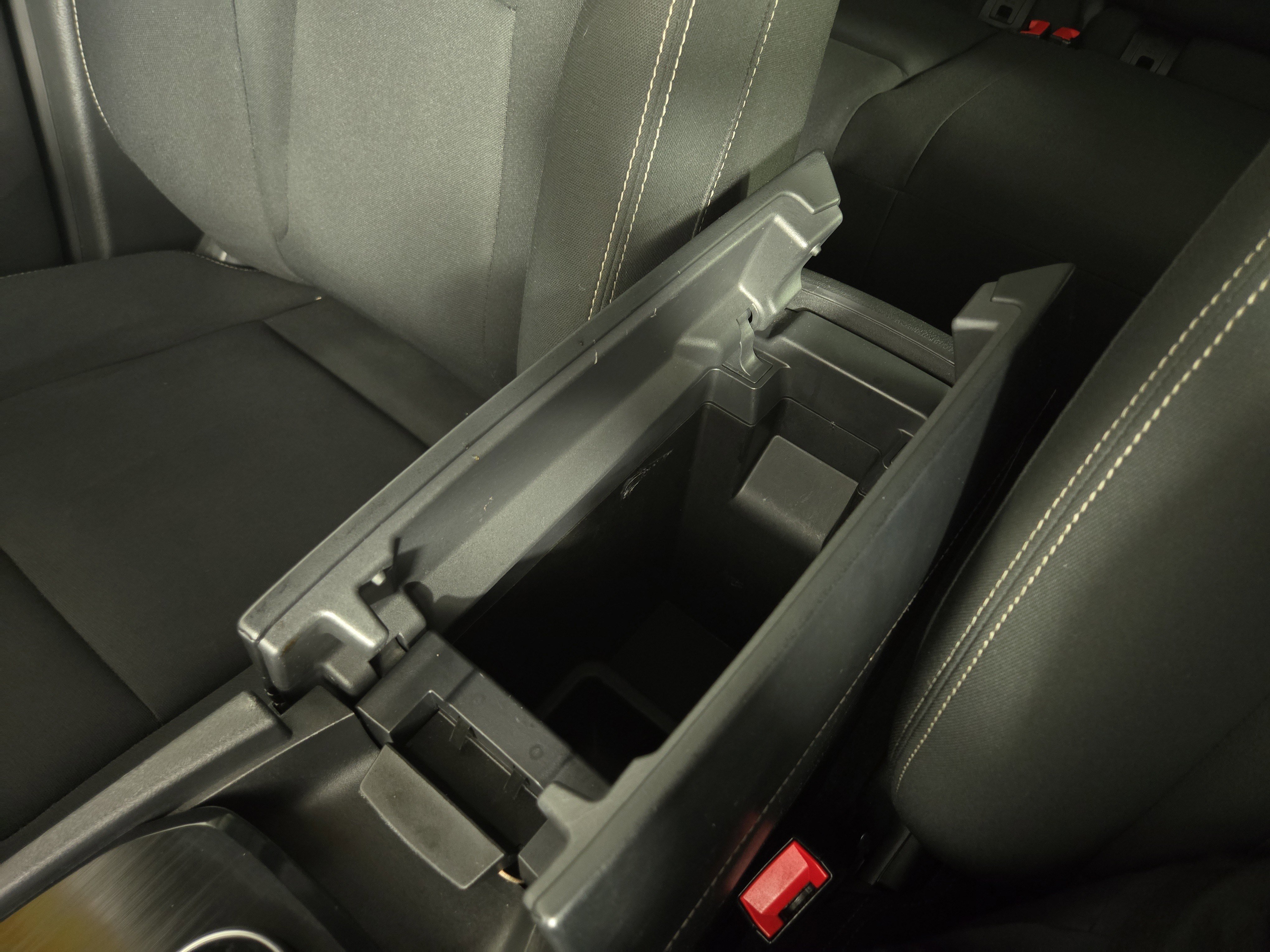 Used 2023 Nissan Rogue S image 29