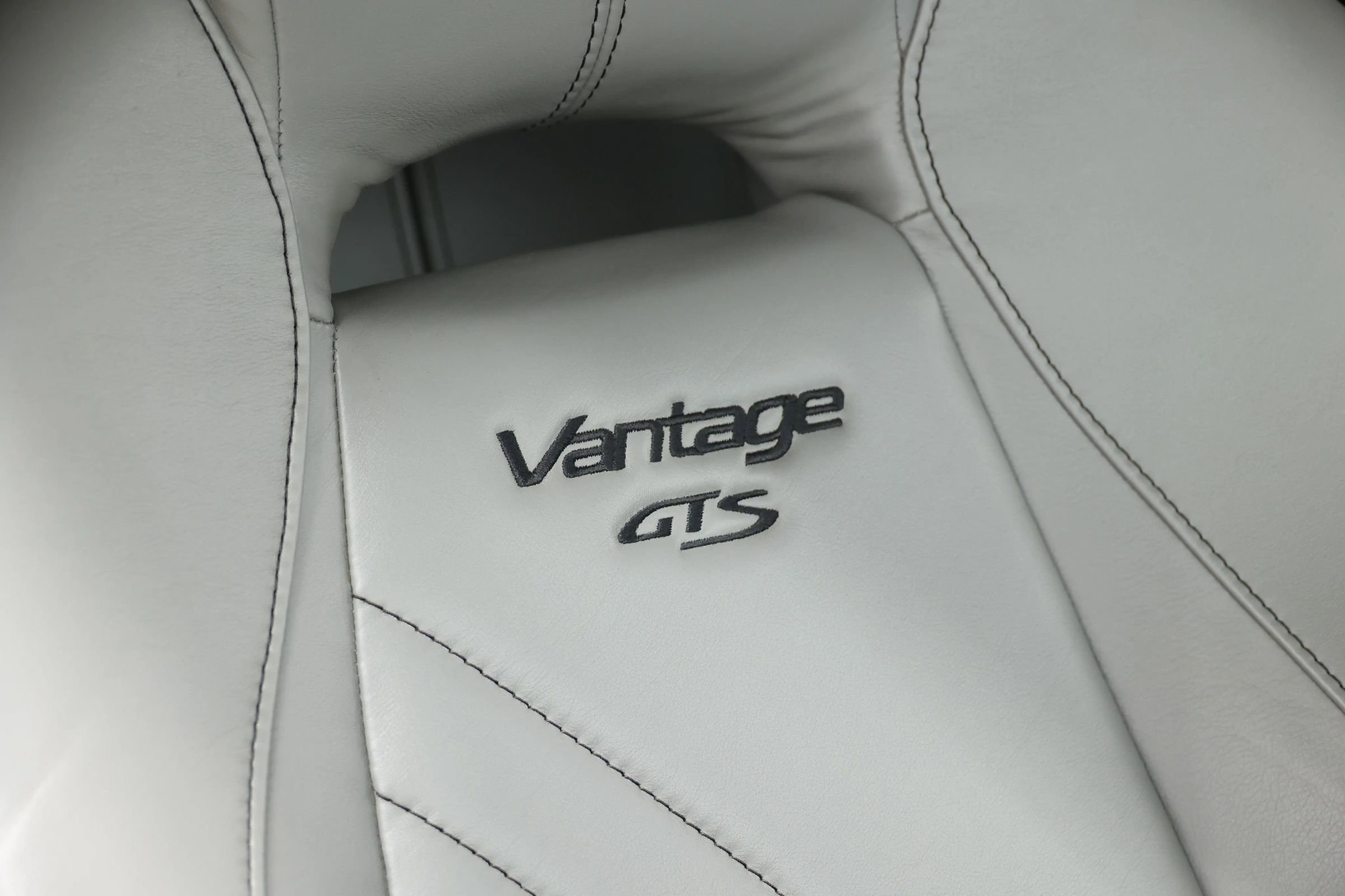Used 2016 Aston Martin V8 Vantage S image 47