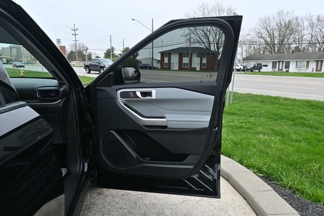 Used 2022 Ford Explorer XLT w/ Equipment Group 202A image 18