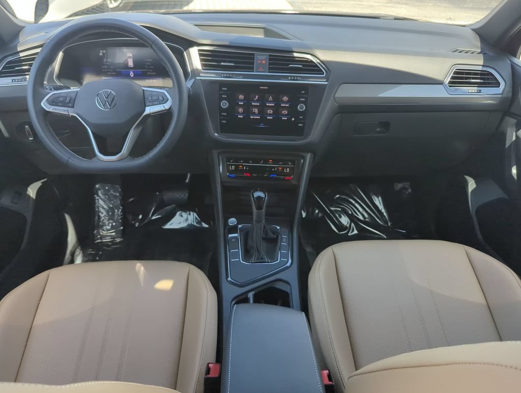 Used 2024 Volkswagen Tiguan SE FWD image 12
