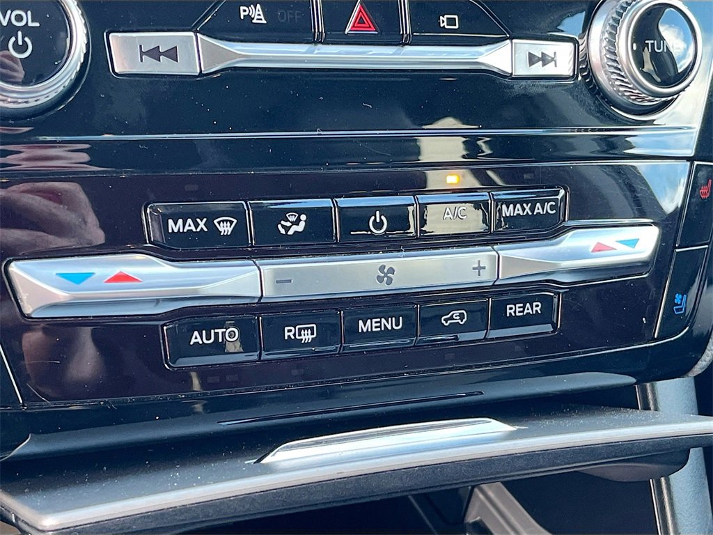 Used 2022 Ford Explorer Limited w/ Equipment Group 301A image 16