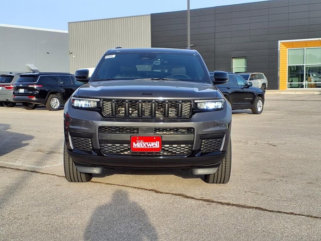 New 2025 Jeep Grand Cherokee L Altitude image 4