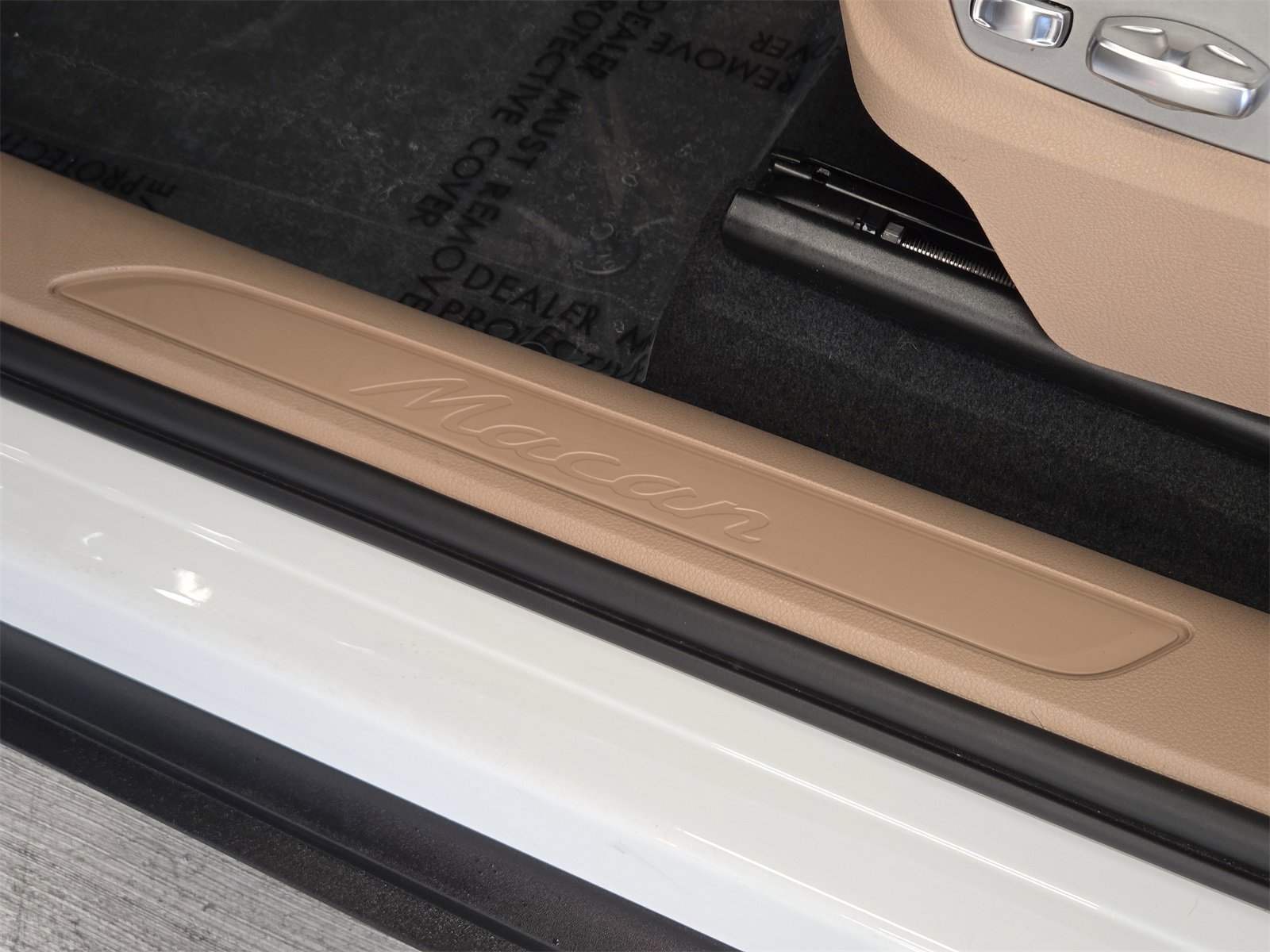 Used 2024 Porsche Macan image 17