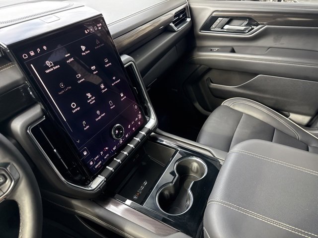 Used 2025 GMC Yukon XL Elevation image 48