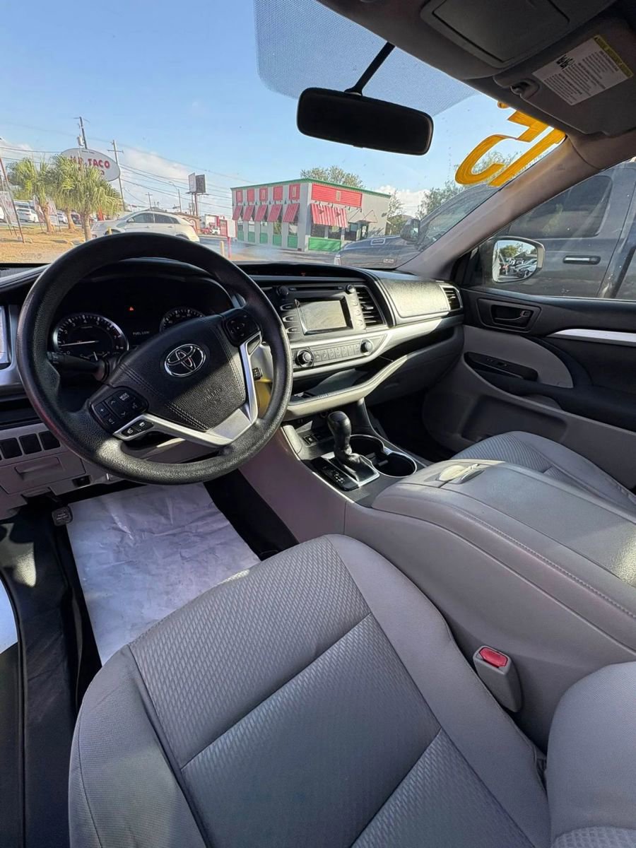 Used 2015 Toyota Highlander LE FWD image 9