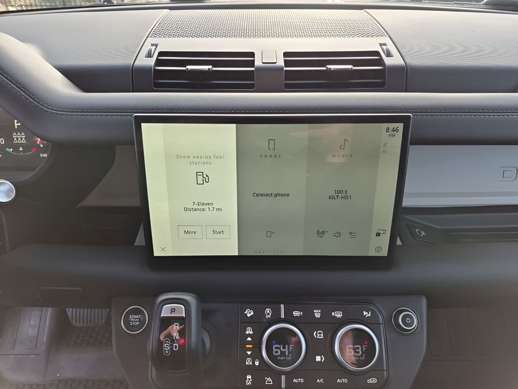 Used 2024 Land Rover Defender 130 X-Dynamic SE image 38