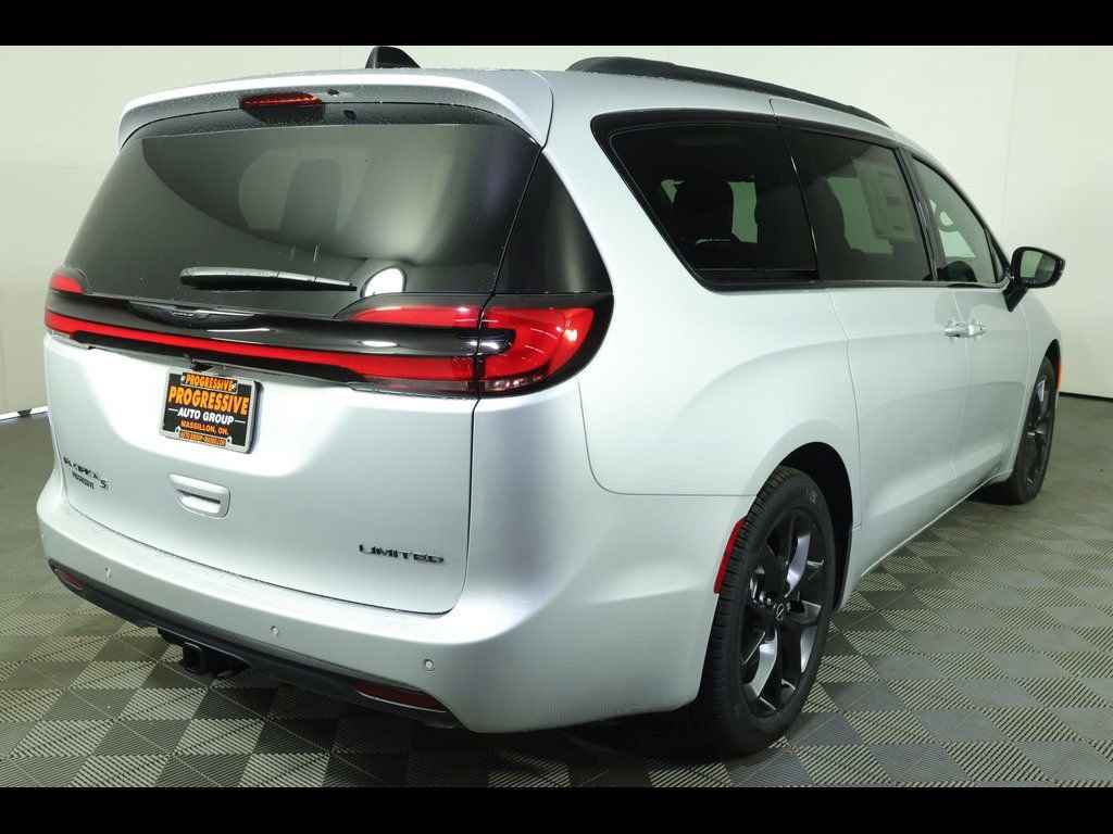 New 2026 Chrysler Pacifica Limited w/ S Appearance Package image 12
