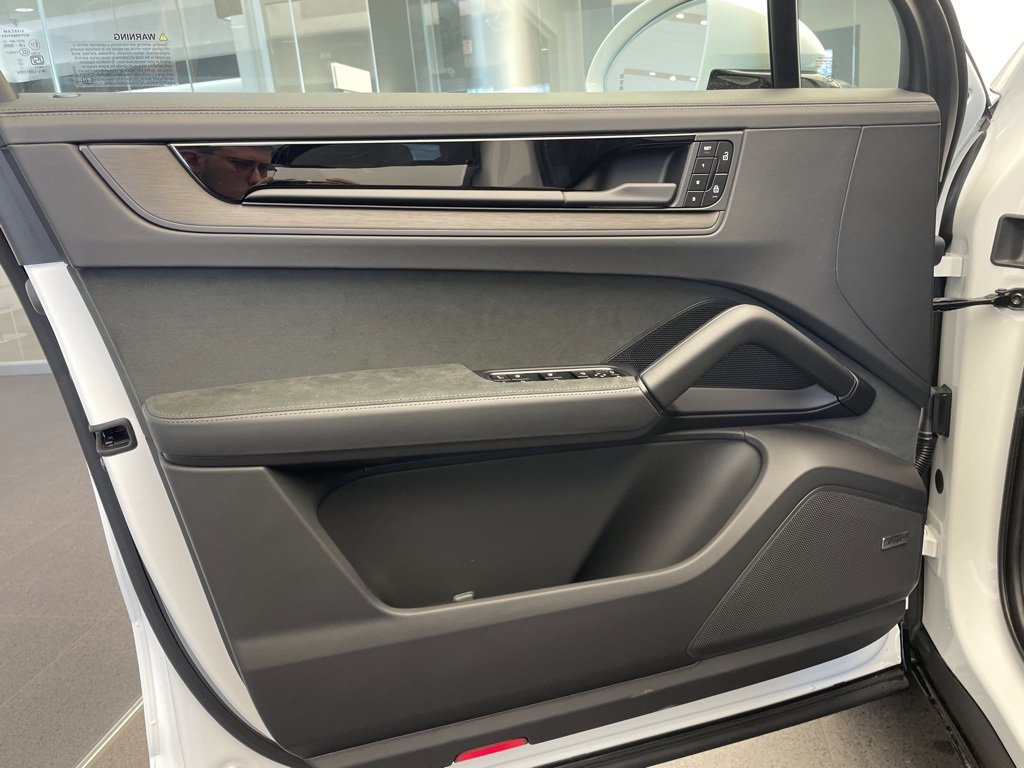 New 2026 Porsche Cayenne GTS image 13