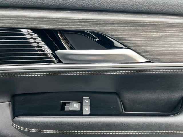 Used 2024 Jeep Wagoneer L Series II w/ Flexible Seating Group AWD/4WD image 38