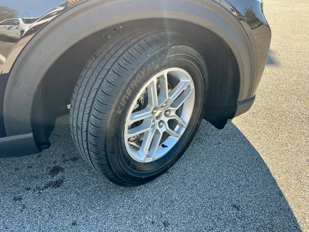 New 2026 Ford Explorer Active RWD image 6