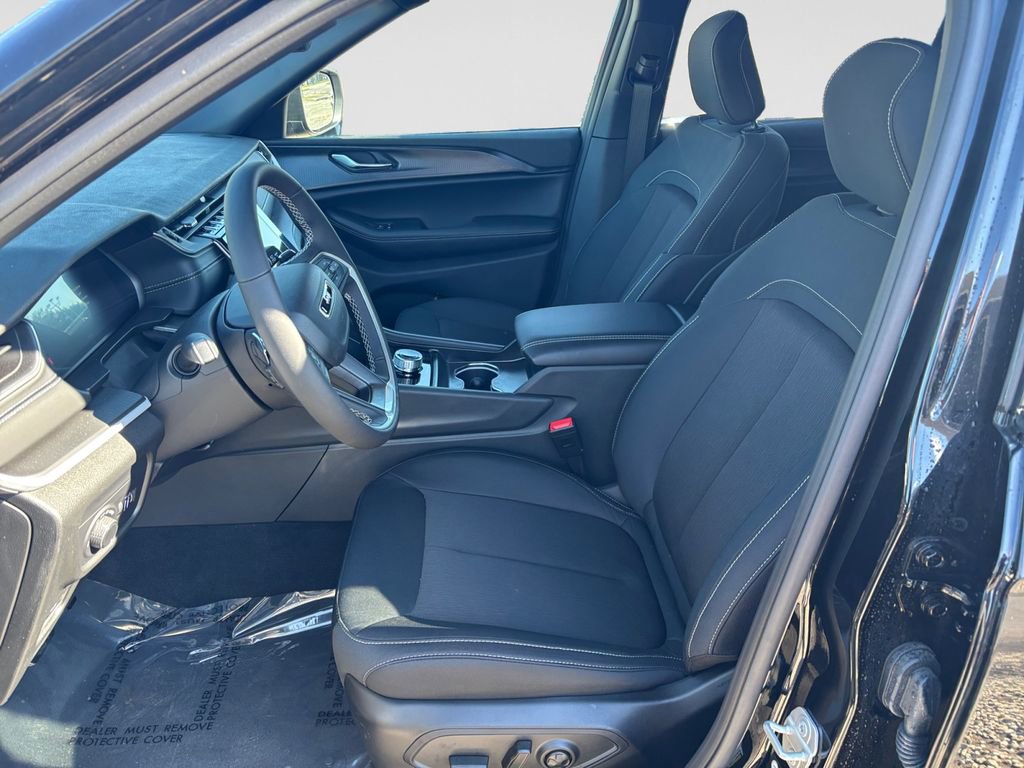 Used 2025 Jeep Grand Cherokee L Laredo w/ Luxury Tech Group I AWD/4WD image 11